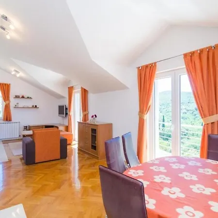 Daire Feel Phili - Two Bedroom With Balcony And Sea View